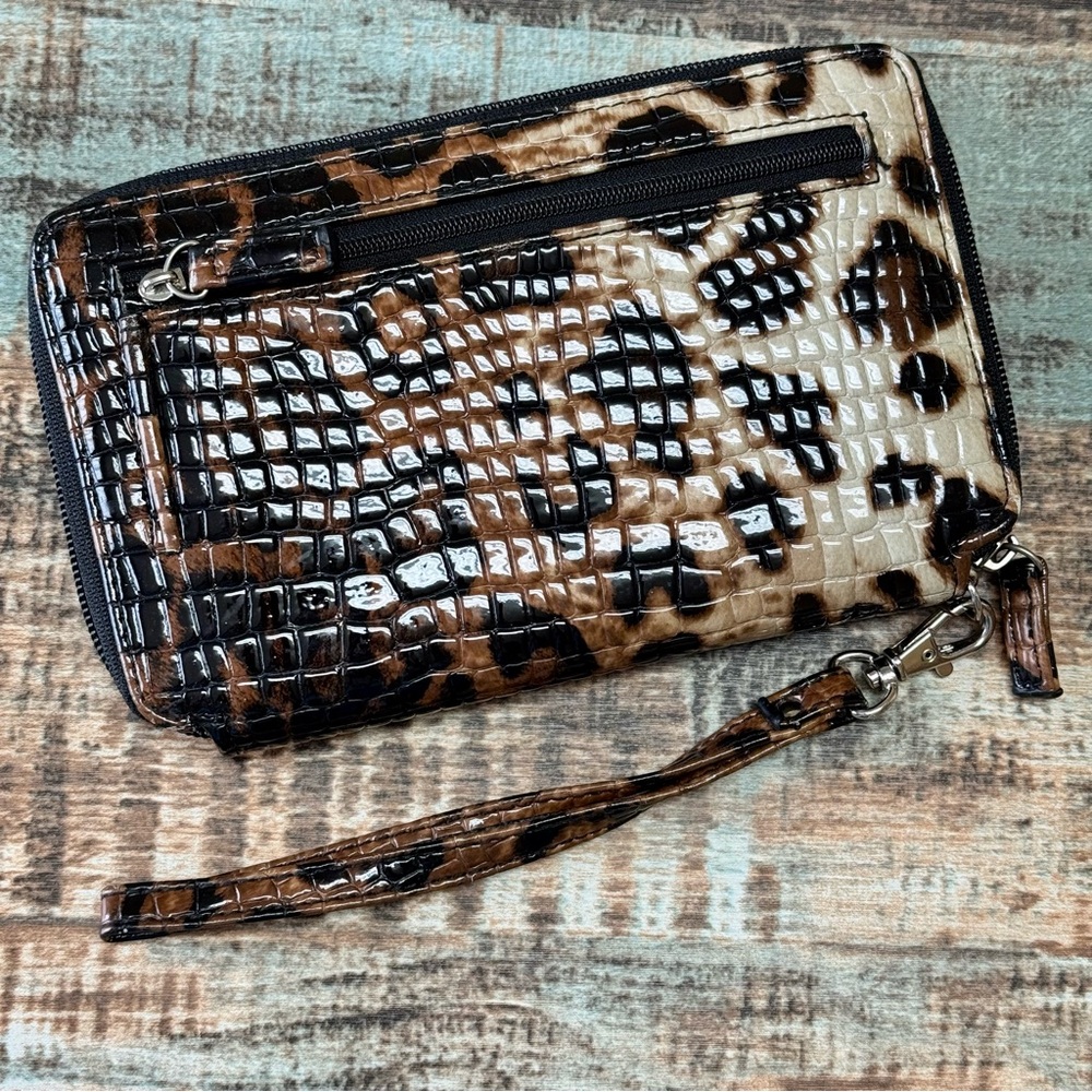 Women’s Animal Printed Faux Leather Wallet with Pockets - Picture 4 of 9